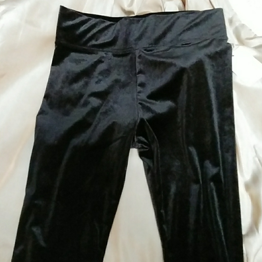 😘🐇NWT BLACK VELVET PENCIL PANTS😘🐇